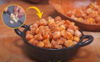 É melhor que pipoca! Esse petisco de queijo coalho crocante é extremamente irresistível e perfeito para um cineminha em casa