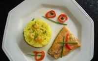Salmão ao molho de mexerica com arroz de camarão