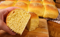 Adeus café da manhã sem graça: esse pão milho fofinho de liquidificador é delicioso, todo mundo vai amar