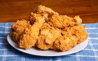 Como requentar frango frito e manter a sua crocância