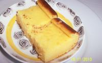 Bolo de fubá cozido e cremoso como um pudim