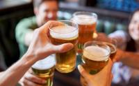Brasil no topo: 3 cervejas entram na lista das melhores do mundo — veja quais surpreenderam e quanto custa