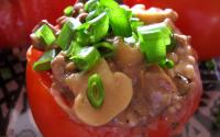 Tomate recheado com estrogonofe de file