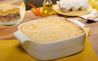 Torta de flocão de milho com recheio de carne moída: receita prática e saborosa que vai salvar seu almoço ou jantar
