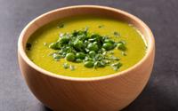 Eu aposto que você nunca fez uma sopa de ervilha simples e rápida tão gostosa quanto essa