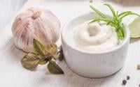 O creme de alho fantástico que aprendi com um chef: faço espaguete ao alho e óleo, tempero carnes, legumes, bruschetta e muito mais!