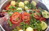 Corvina assada ao forno com vinho branco seco