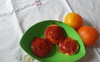 Ovos de micro-ondas gratinados ao molho de tomate