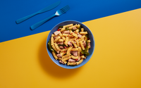 Macarrão com atum, rúcula e pimenta