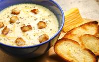 Se está chovendo, eu corro para fazer esse caldo de baroa com gorgonzola que fica pronto em 20 minutinhos, é muito fácil!