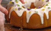 Bolo de laranja fofinho de liquidificador com glacê: receita simples que aprendi com uma chef de cozinha é perfeita para o lanche da tarde