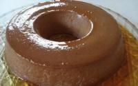 Pudim de chocolate com calda