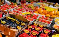 Pouca gente sabe: a fruta que pode ter mais pesticidas que o morango e precisa de um cuidado extra antes de comer