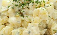 Elimine a maionese da sua salada de batata: esse ingrediente a torna mais cremosa e saborosa