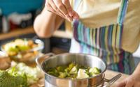 Sal na hora errada? Veja como temperar corretamente seus alimentos de acordo com o prato