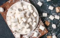 Marshmallow, maria-mole e doce de mocotó é tudo igual? Aprenda a diferença entre esse doces fofos como nuvens