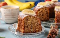 Bolo fit de banana, maça e canela: leve, sem farinha de trigo e sem leite fica uma DELÍCIA