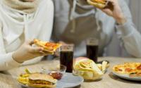 Dieta ocidental deixa marcas ruins no corpo: novo estudo aponta dieta alternativa com boas propriedades