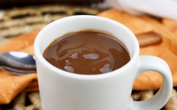 Se a sua mãe não te ensinou, eu te ensino: esse é o truque para o chocolate quente ficar ainda mais saboroso