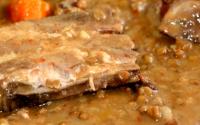 Nem chouriço, nem morcela: esta é a minha carne preferida para dar sabor e proteína às lentilhas