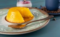Nada de desperdício! Esse quindim é a melhor maneira de aproveitar as gemas dos ovos que sobraram de uma receita que só leva a clara
