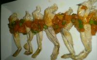 Rã frita ao molho de tomate