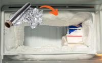 Truque simples do papel-alumínio impede que o gelo nas paredes estrague o seu freezer