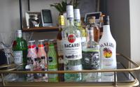 Pouco espaço, muitos drinks: 5 dicas para montar um barzinho em salas pequenas
