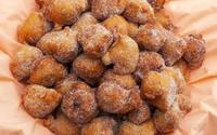 Sempre que faço esse bolinho de chuva, o prédio inteiro fica cheiroso e meus vizinhos imploram por um pouquinho!