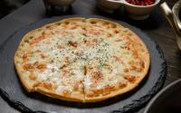 Dia da Pizza: dicas de especialista para fazer uma massa caseira incrível
