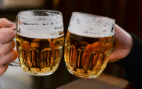 Outubro Rosa: consumo de álcool em qualquer quantidade aumenta o risco de câncer de mama