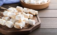 Cones recheados com maria mole e marshmallow