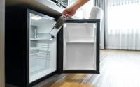 Por que ter um frigobar no quarto é uma ótima ideia? Saiba quais as utilidades deste mini refrigerador