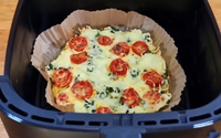 Receita de 12 minutos com ovo e espinafre na airfryer é a minha refeição rápida, saudável e gostosa para almoço ou jantar em dias corridos