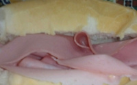 Pão com mortadela