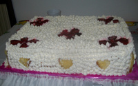 Torta de bolacha com pêssegos em calda