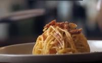 Ainda não escolheu o jantar de Dia dos Namorados? Então já anota essa receita de macarrão a carbonara para impressionar o seu amor!