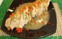 Peito de peru assado com molho de pêssego