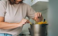 6 coisas que você nunca deve fazer ao cozinhar um macarrão e muitas pessoas ainda insistem nesse erro