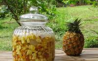 Aprendi como fazer vinagre de abacaxi orgânico com uma enfermeira especialista em fermentação caseira, receita é um verdadeiro tesouro probiótico