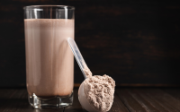 Whey batido com frutas: descubra quais podem ser misturadas com o suplemento