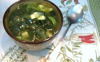 Sopa de espinafre e ricota