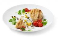Peito de frango cremoso com alcaparras