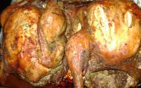 Frango assado ao molho de manjericão