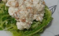 Macarrão de abobrinha com molho de ricota