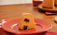 Bolo de fubá com goiabada
