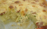 Batata gratinada de calabresa com queijo