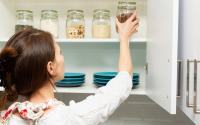 Como ganhar espaço na cozinha: confira dicas práticas