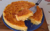 Fiz um bolo de mandioca sem farinha e sem leite e ficou uma delícia: receita fácil e desmancha na boca