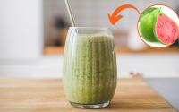 Eu bebo esse suco de goiaba com espinafre há 11 anos todos os dias: bebida desinflama o corpo e me dá energia